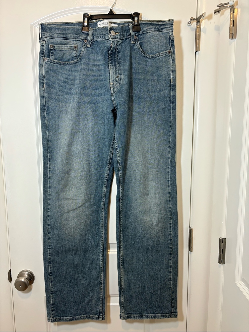 Signature by Levi Strauss Men's Straight Jeans in Light Blue Wash